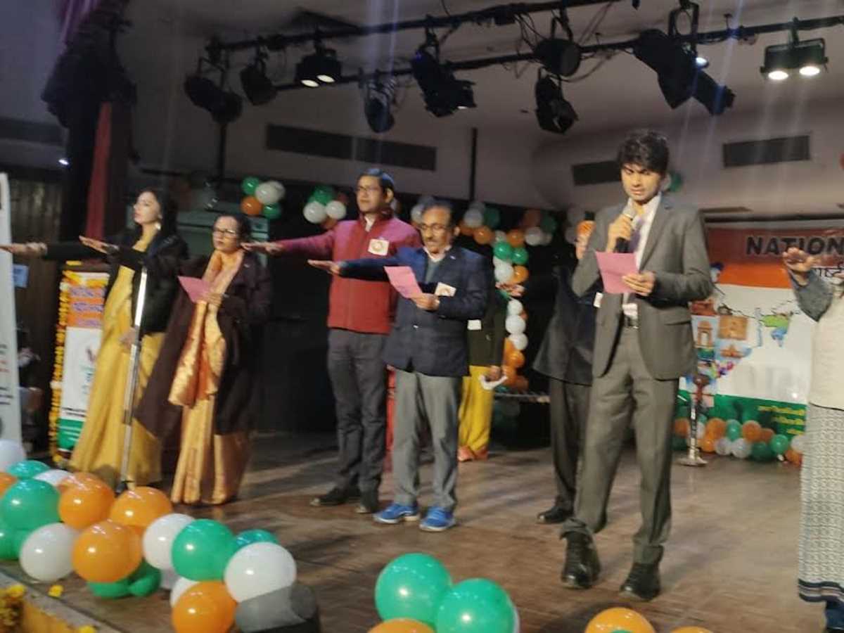 राष्ट्रीय मतदाता दिवस सभी विभागों में दिलायी गयी शपथ, स्कूली बच्चों ने दी प्रस्तुति राष्ट्रीय मतदाता दिवस सभी विभागों में दिलायी गयी शपथ, स्कूली बच्चों ने दी प्रस्तुति